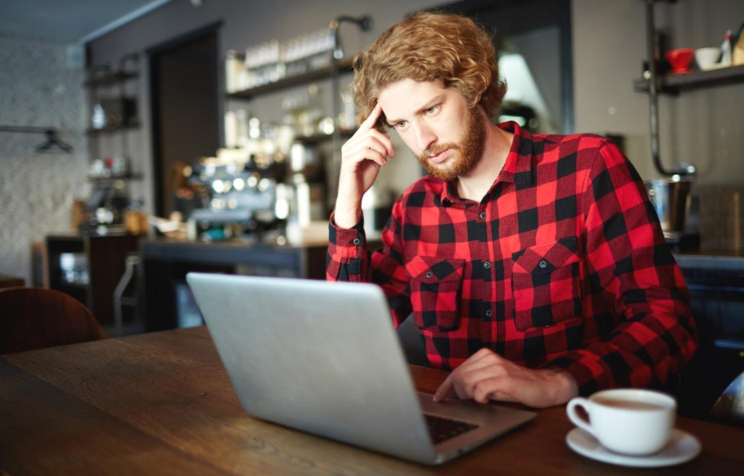 Teilnehmer bei der gemeinsamen Projektarbeit an KI-Lösungen